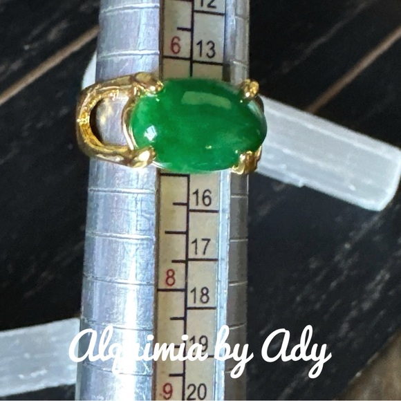 Gold and green jade gem ring - Picture 2 of 2